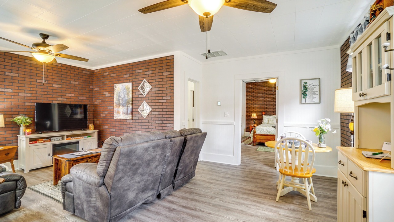 Photo of Livingroom in Mount Vernon