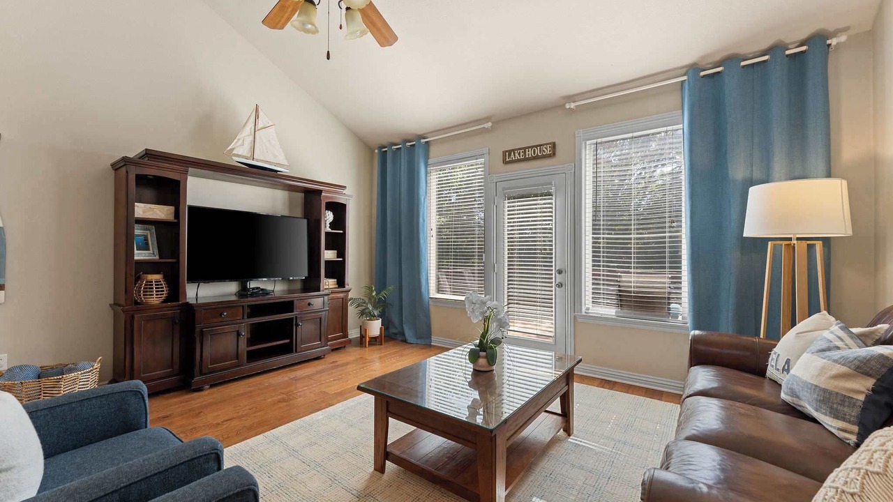 Photo of Others in Hollister