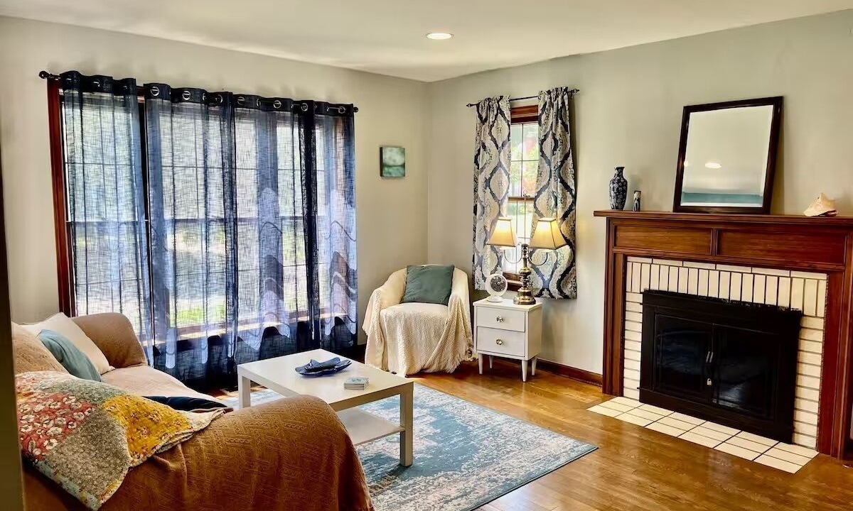 Photo of Livingroom in Clintonville