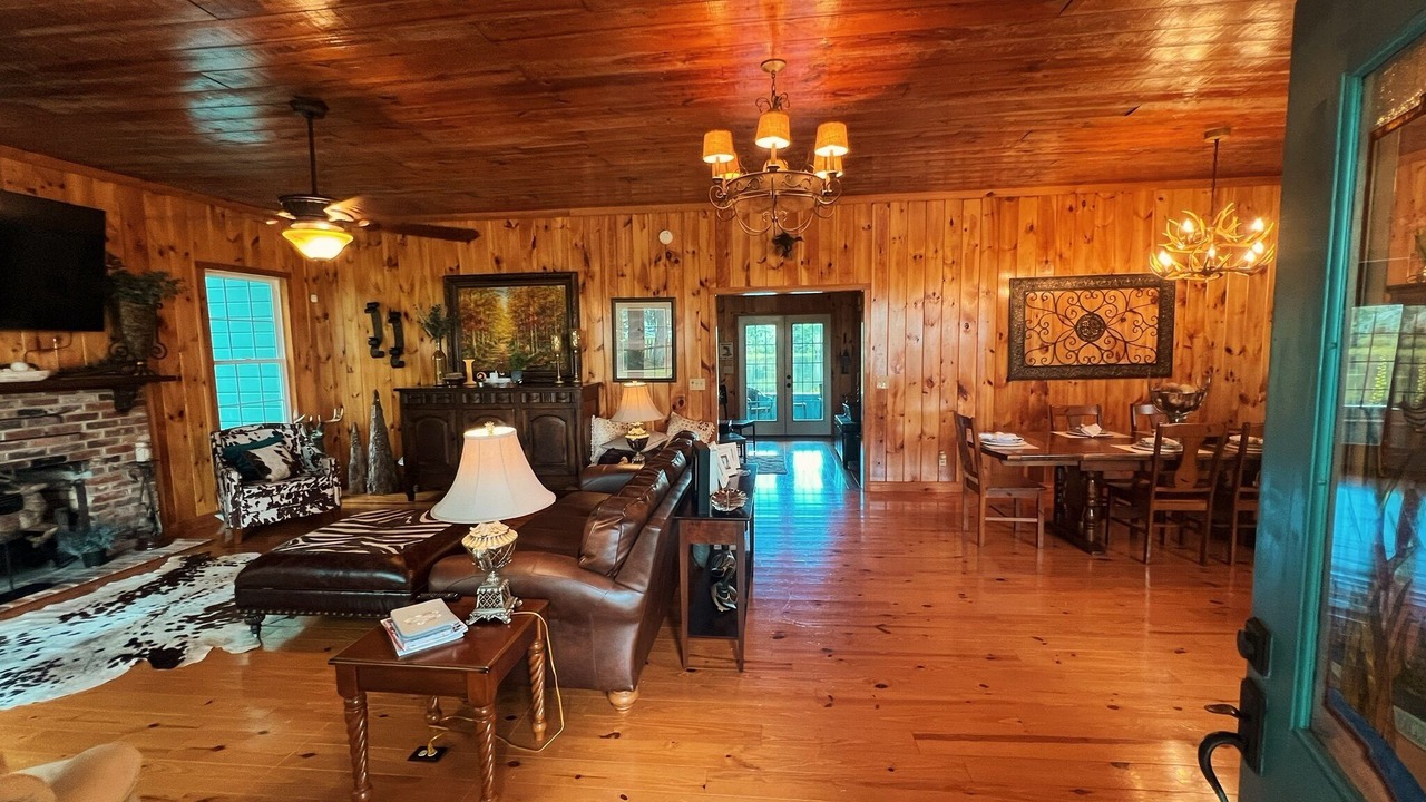 Photo of Livingroom in Manning