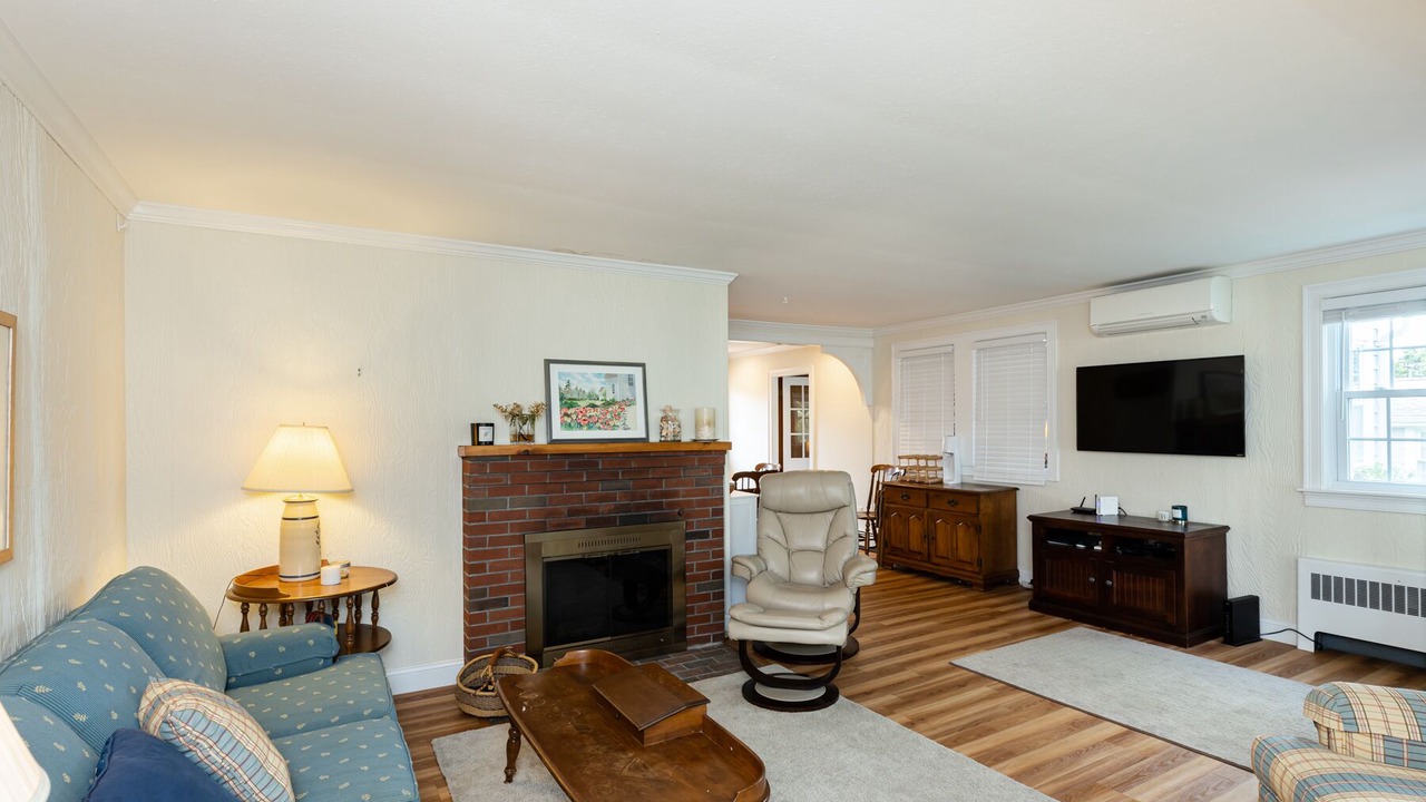 Photo of Livingroom in Popponesset