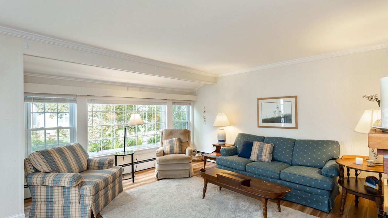 Photo of Livingroom in Popponesset