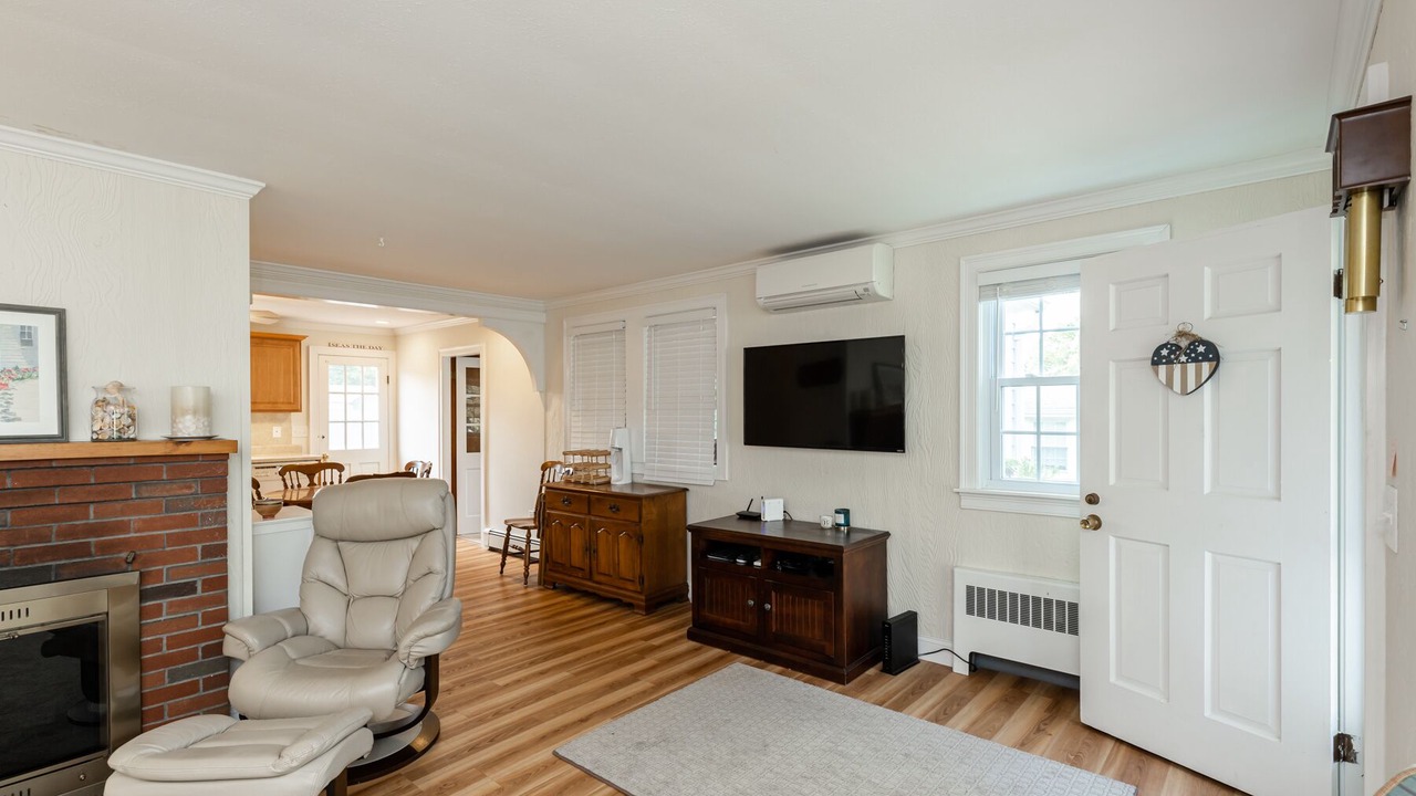 Photo of Livingroom in Popponesset