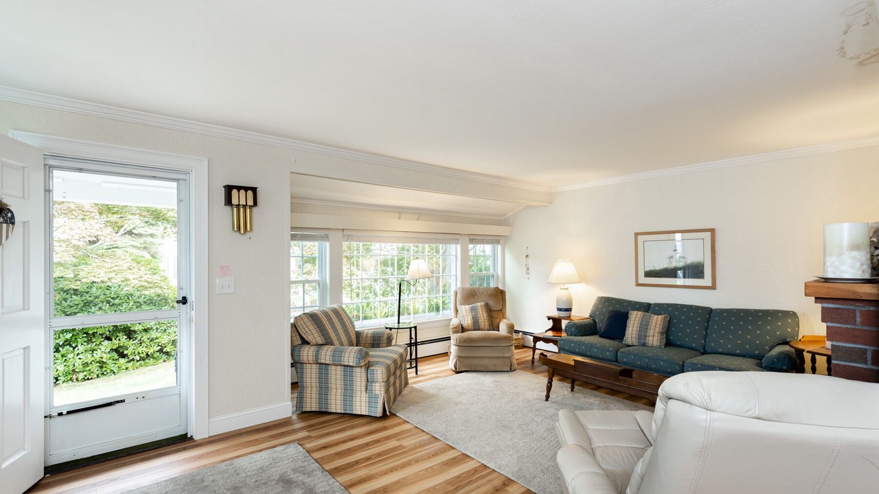 Photo of Livingroom in Popponesset