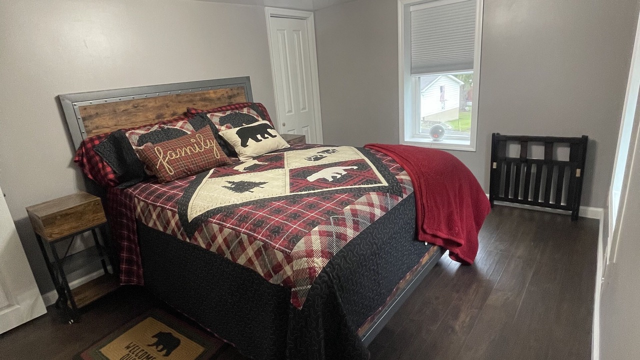 Photo of Bedroom in Munson