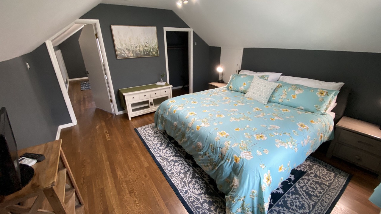 Photo of Bedroom in Garden District