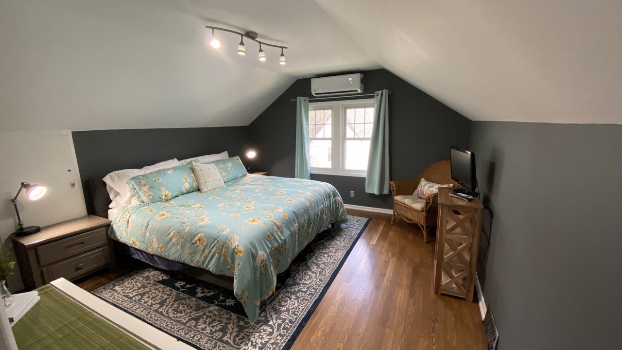 Photo of Bedroom in Garden District