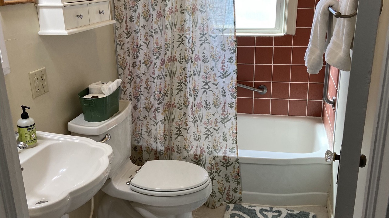 Photo of Bathroom in Garden District