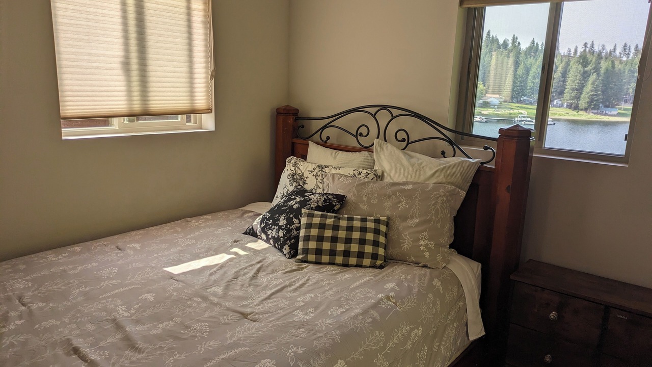 Photo of Bedroom in Spirit Lake