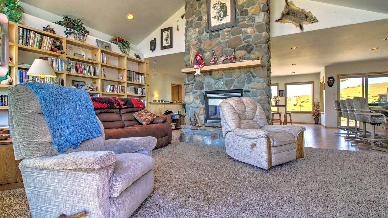 Photo of Livingroom in Sweet Grass County