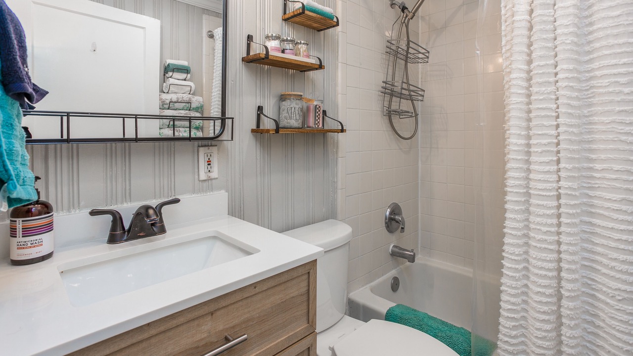 Photo of Bathroom in Old Irving Park