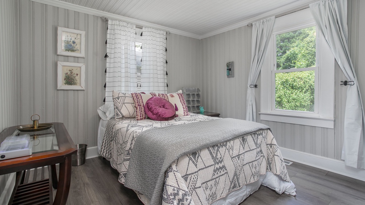 Photo of Bedroom in Old Irving Park
