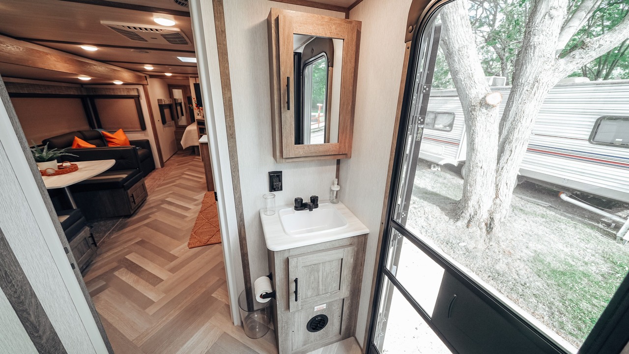 Photo of Bathroom in Lakeview