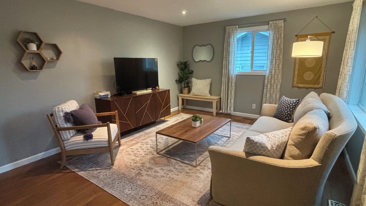 Photo of Livingroom in Aloha