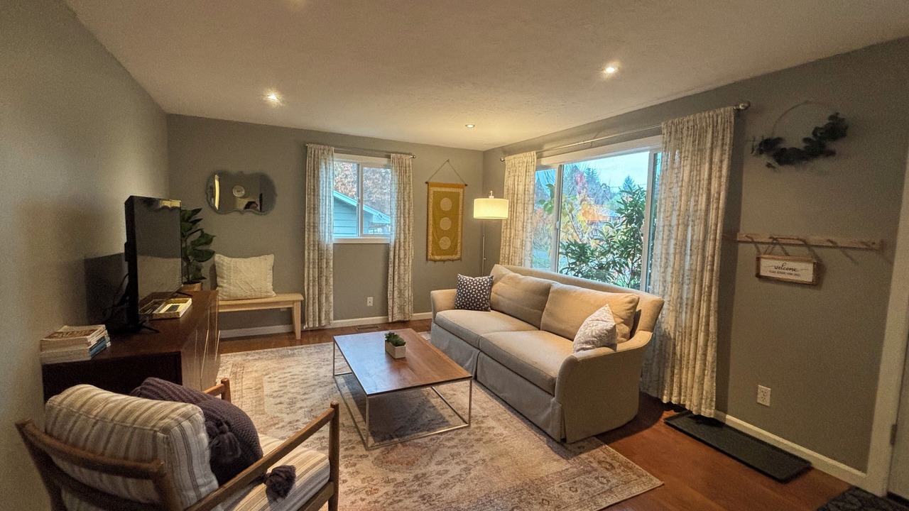 Photo of Livingroom in Aloha