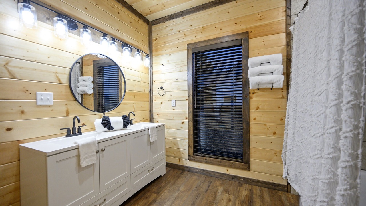 Photo of Bathroom in Golden