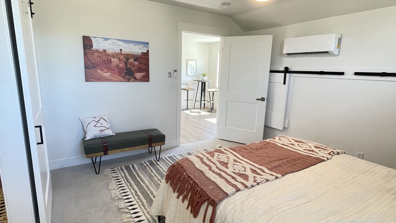 Photo of Bedroom in Hurricane