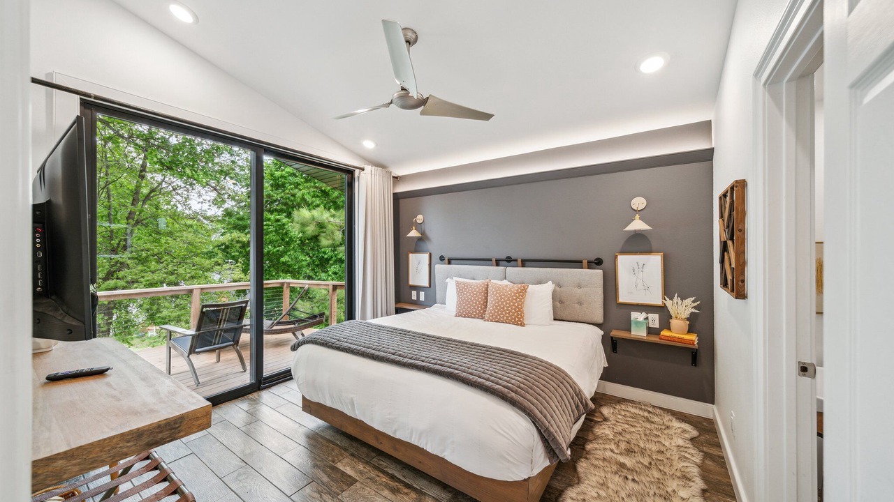 Photo of Bedroom in Grove