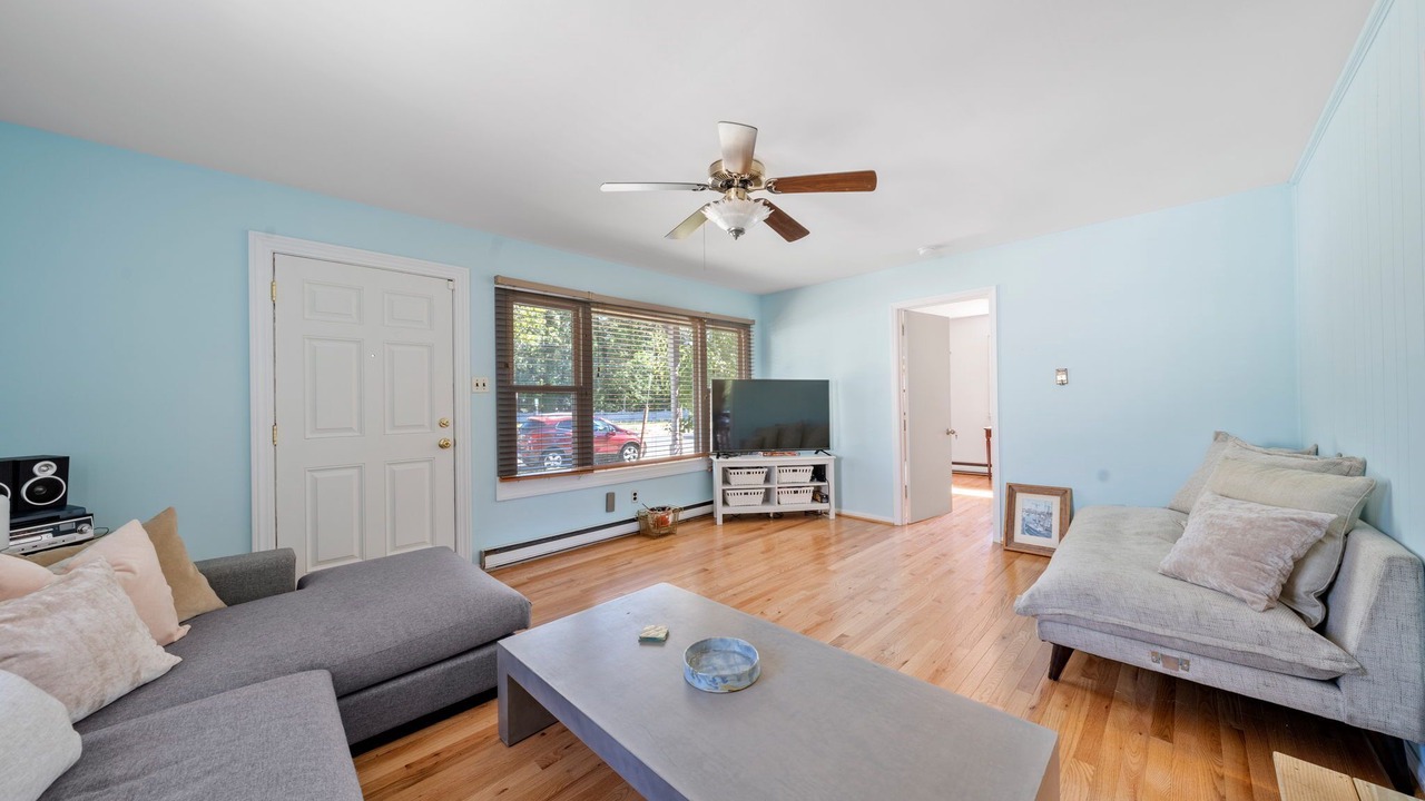 Photo of Livingroom in Mays Landing