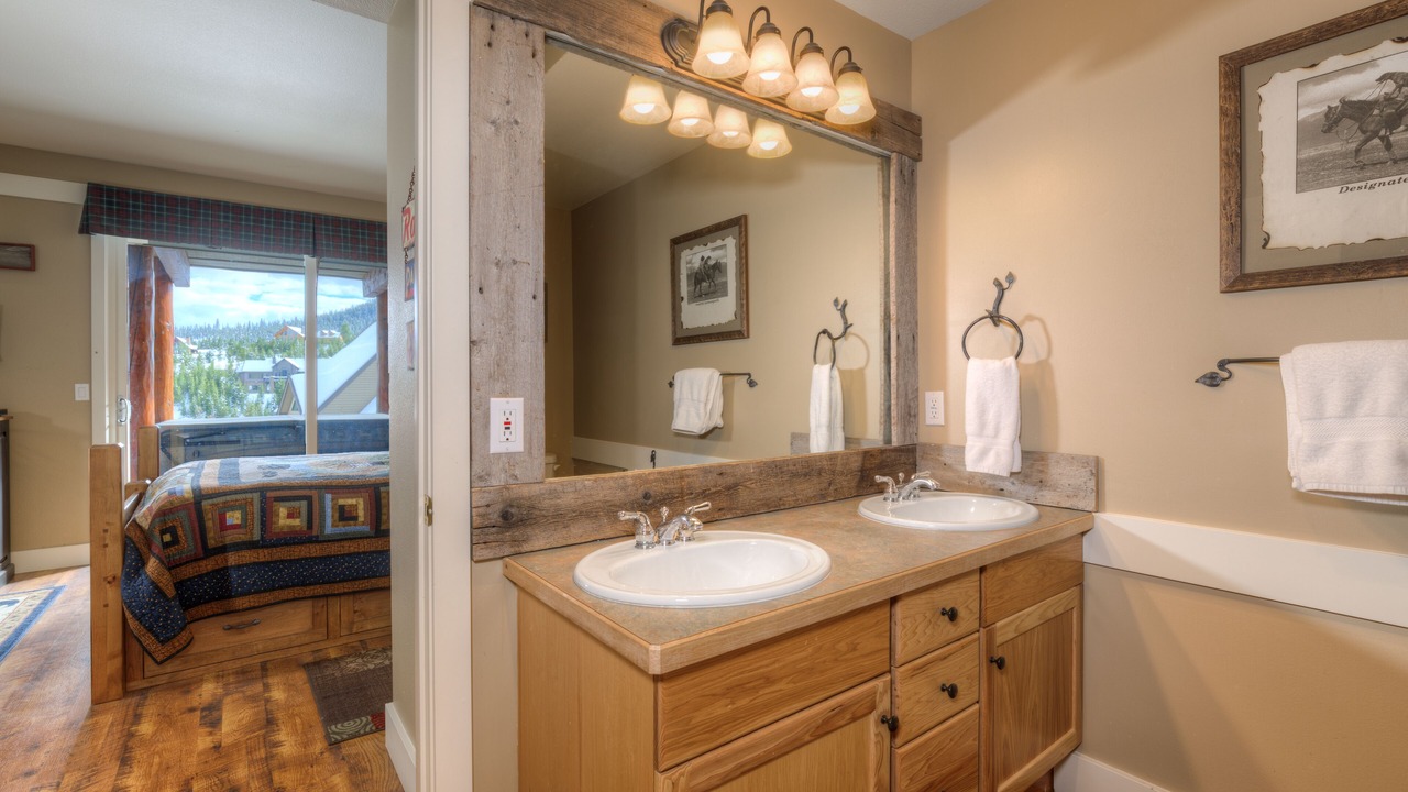 Photo of Bathroom in Saddle Ridge