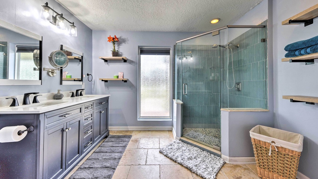 Photo of Bathroom in Brown Island