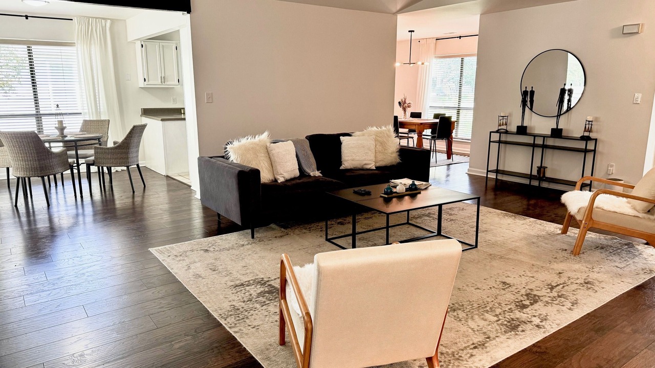 Photo of Livingroom in Provincetowne