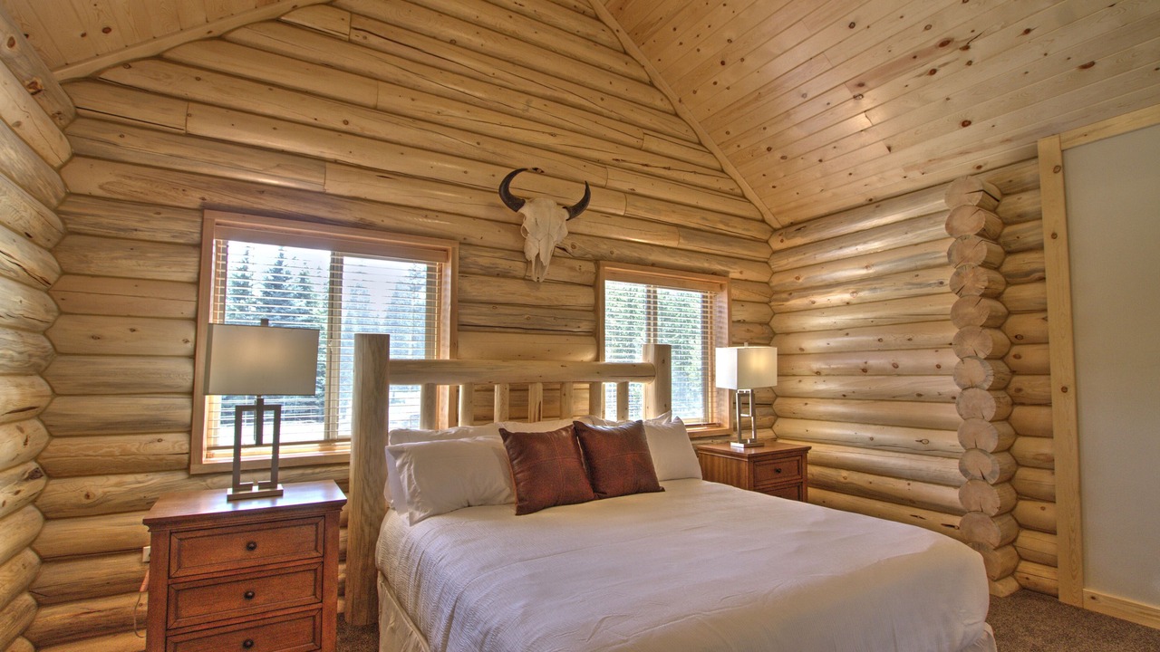 Photo of Bedroom in West Yellowstone