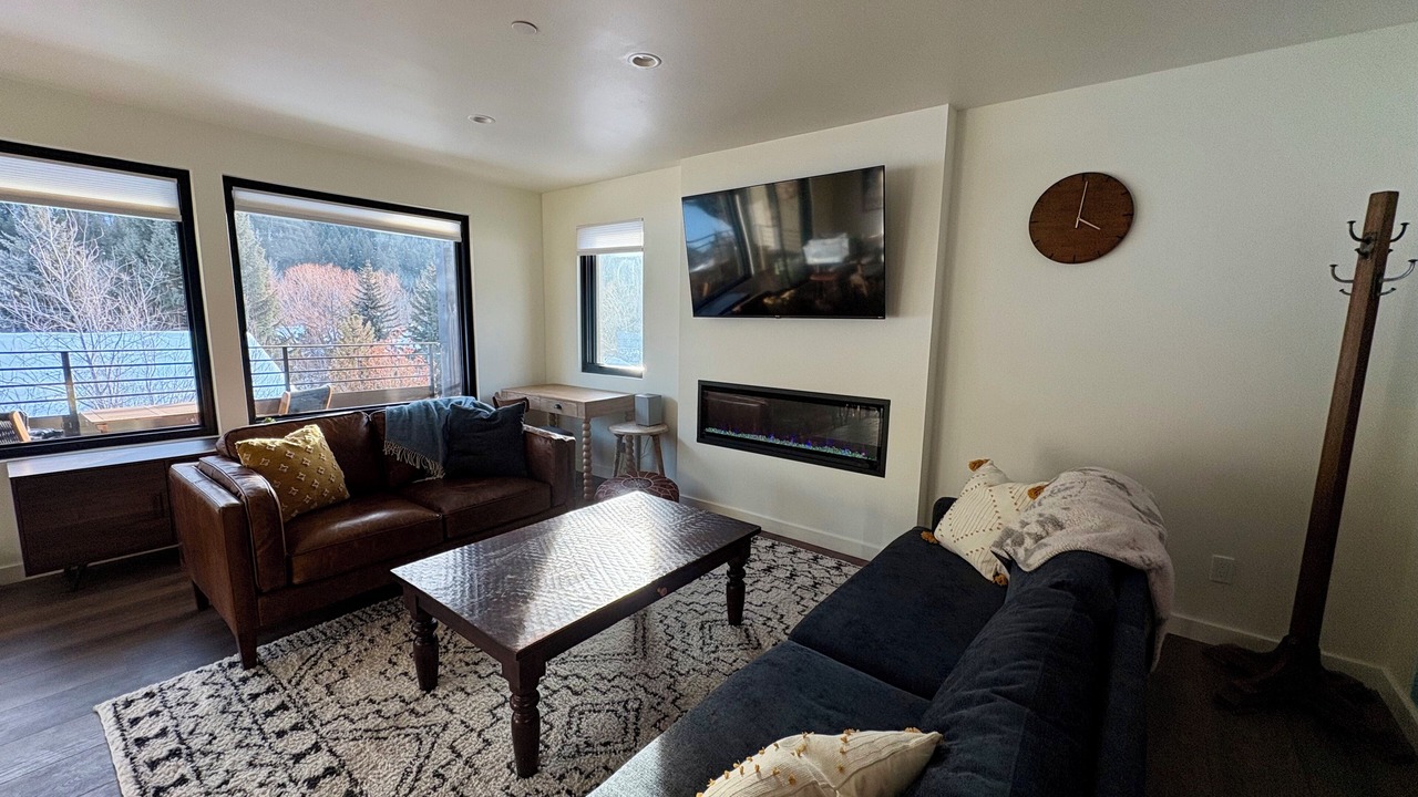 Photo of Livingroom in Warm Springs