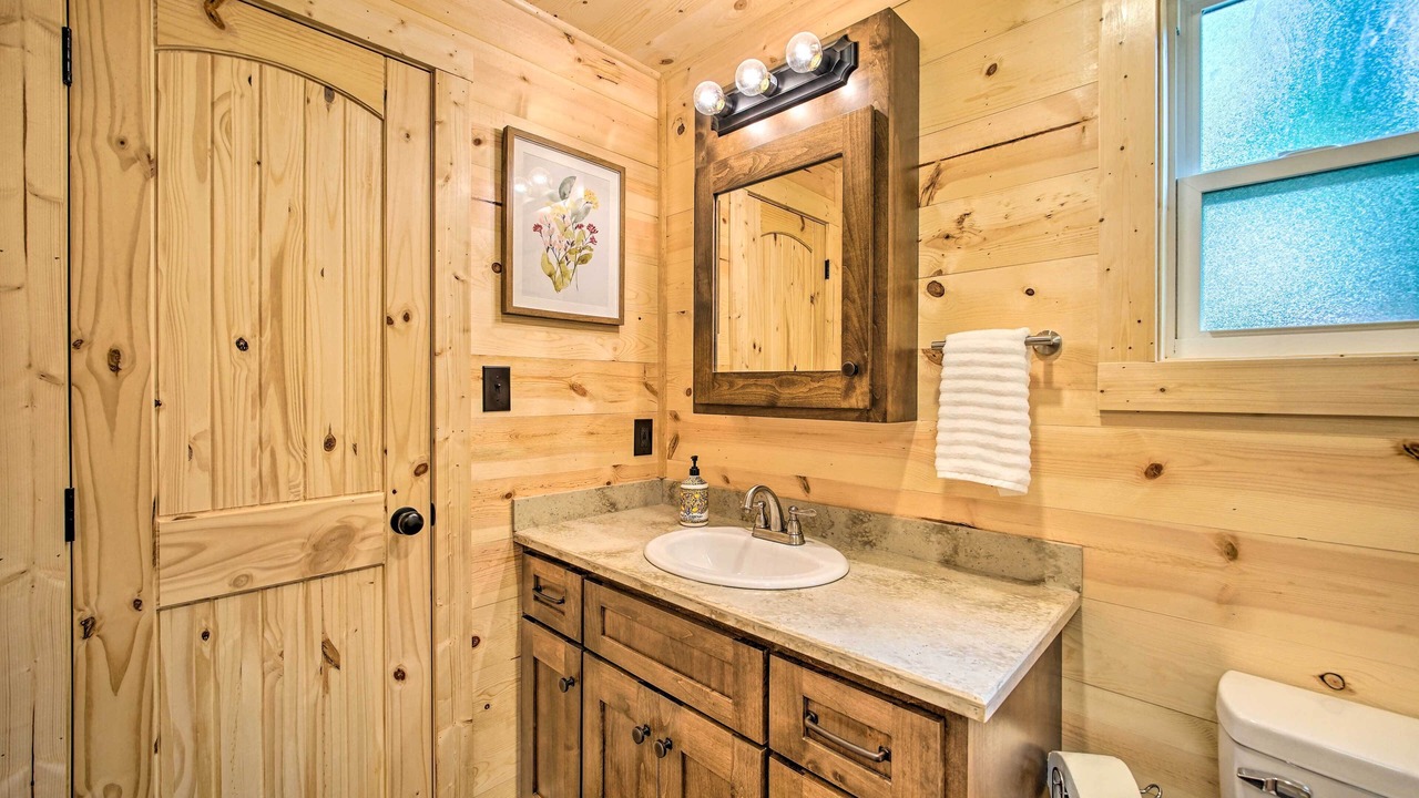 Photo of Bathroom in Broken Bow