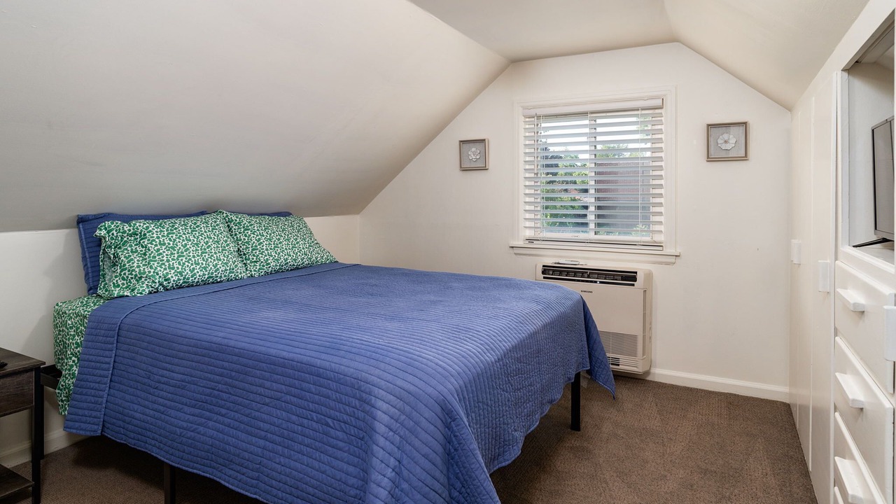 Photo of Bedroom in Central Rim