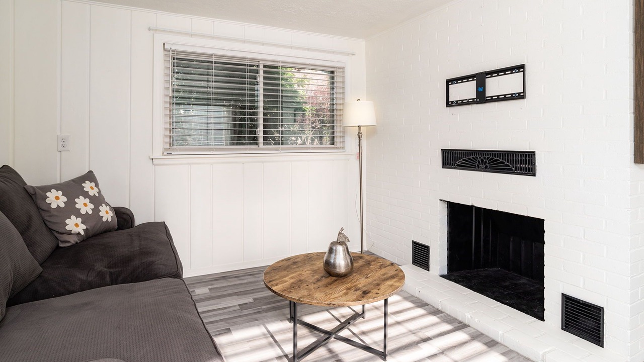 Photo of Livingroom in Central Rim
