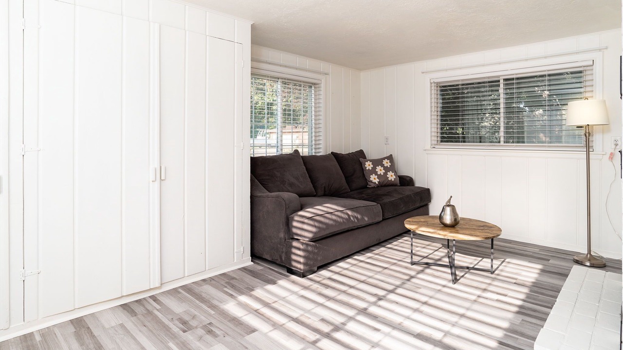 Photo of Livingroom in Central Rim