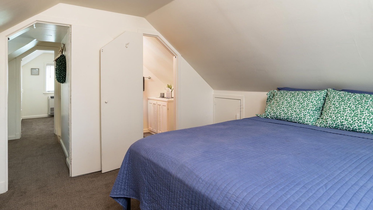 Photo of Bedroom in Central Rim