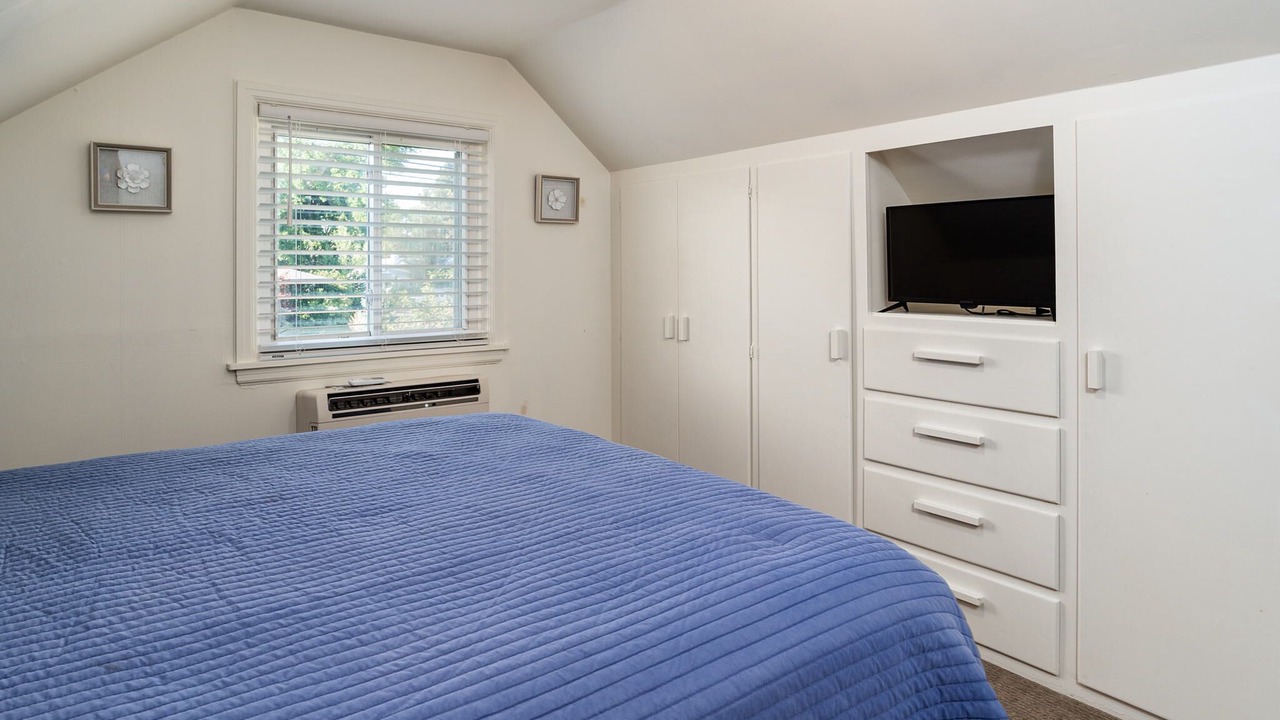 Photo of Bedroom in Central Rim