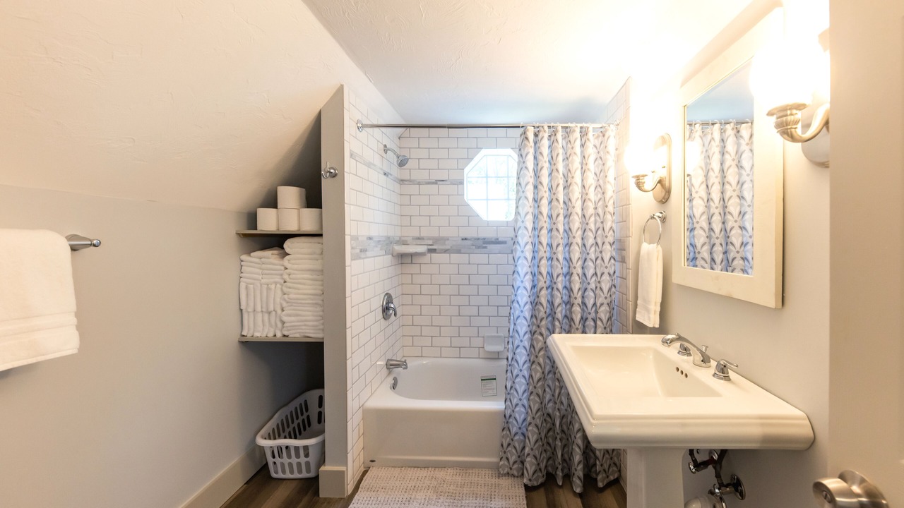 Photo of Bathroom in Lorain
