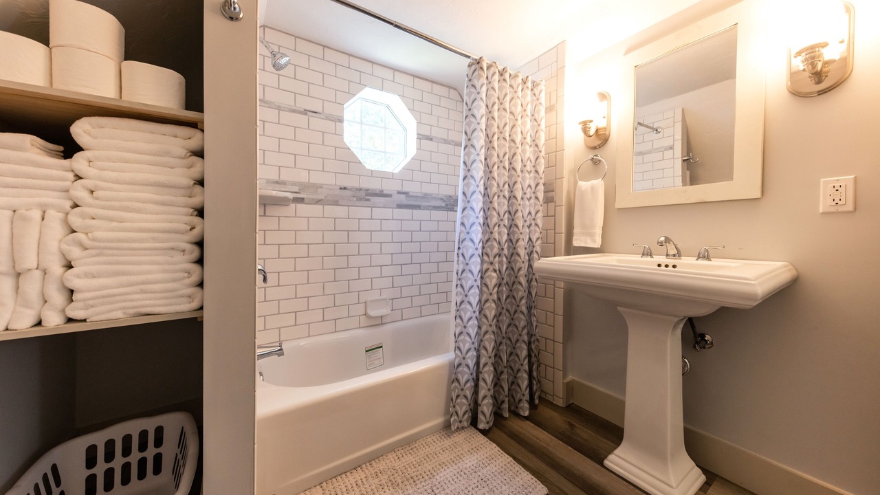Photo of Bathroom in Lorain
