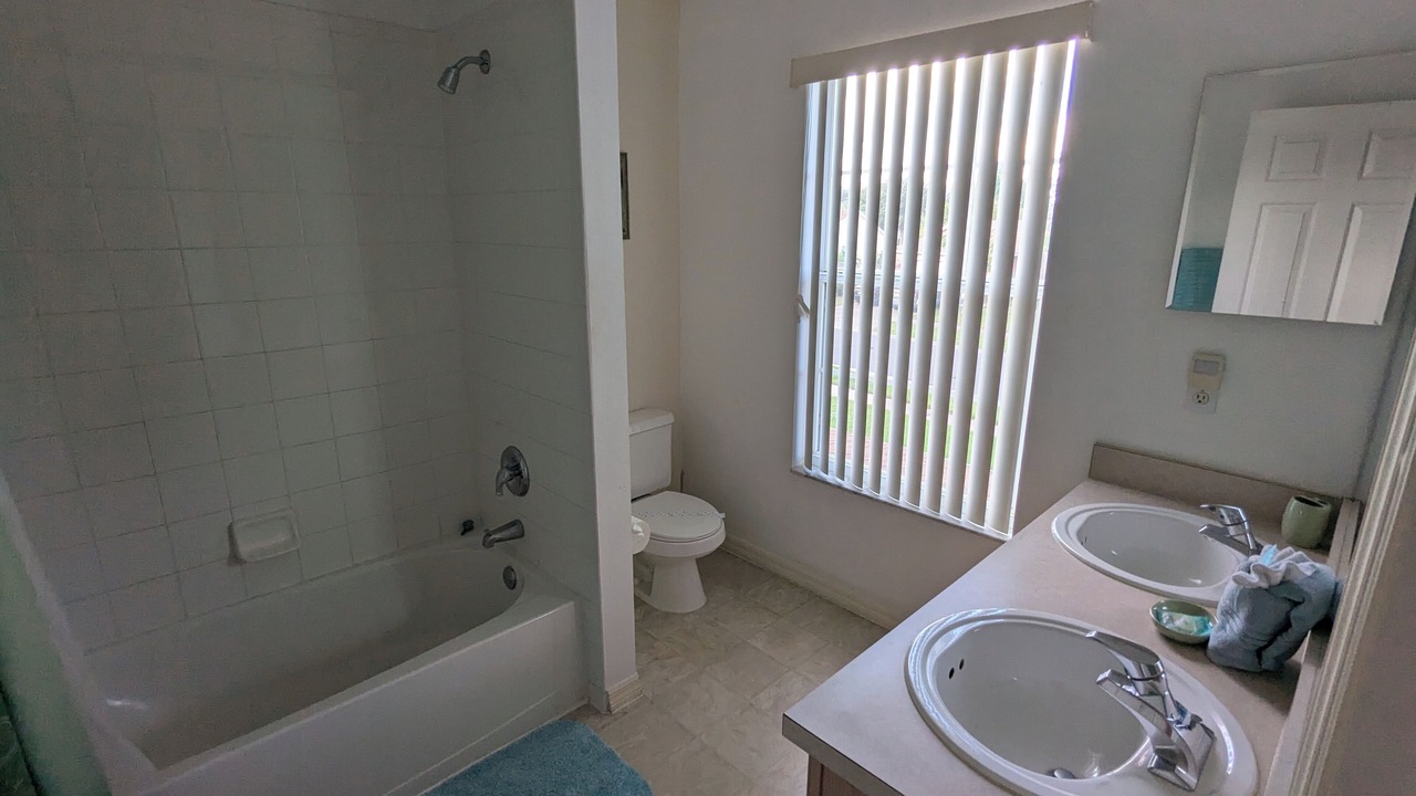 Photo of Bathroom in Crescent Lakes