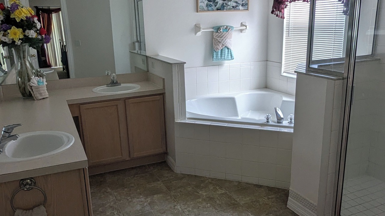 Photo of Bathroom in Crescent Lakes