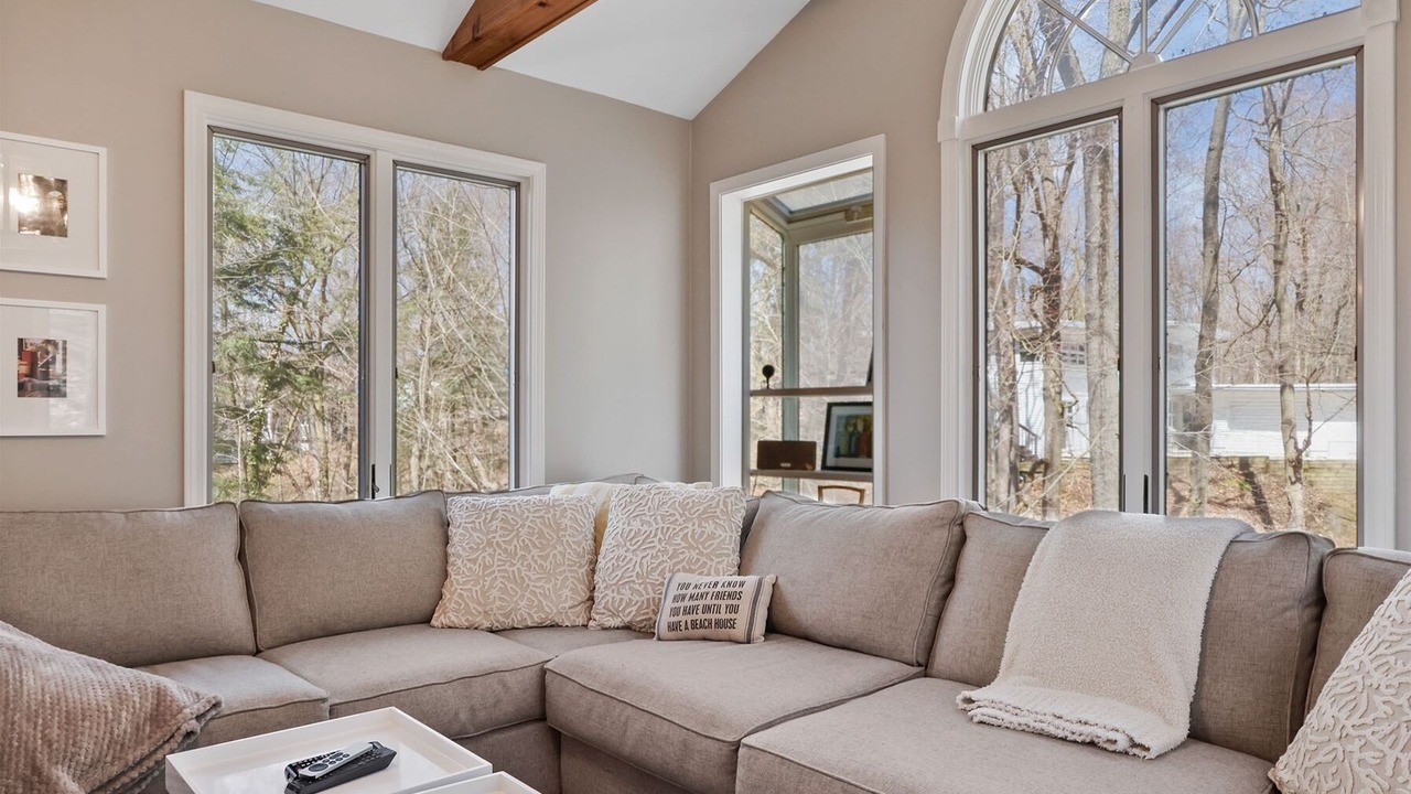 Photo of Livingroom in Shorewood-Tower Hills-Harbert