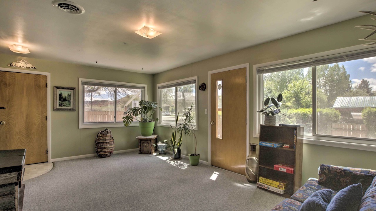 Photo of Livingroom in Ten Sleep