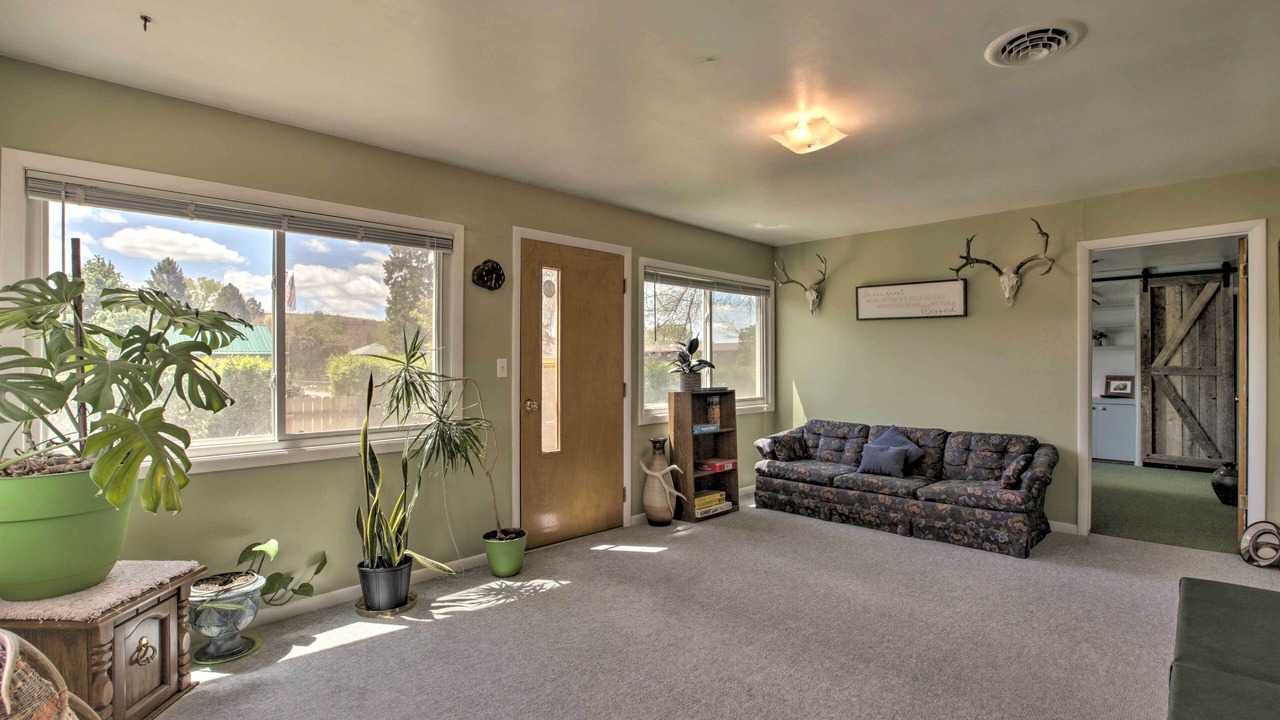 Photo of Livingroom in Ten Sleep