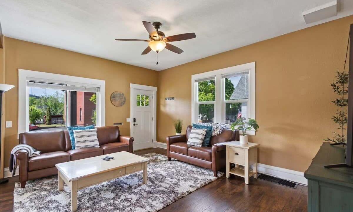 Photo of Livingroom in Garden District