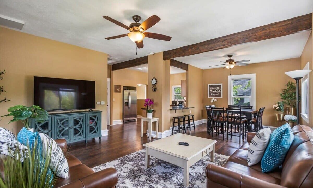 Photo of Livingroom in Garden District