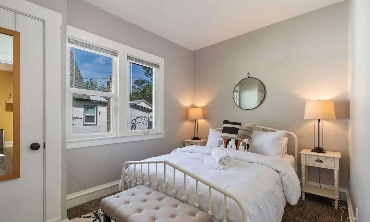 Photo of Bedroom in Garden District