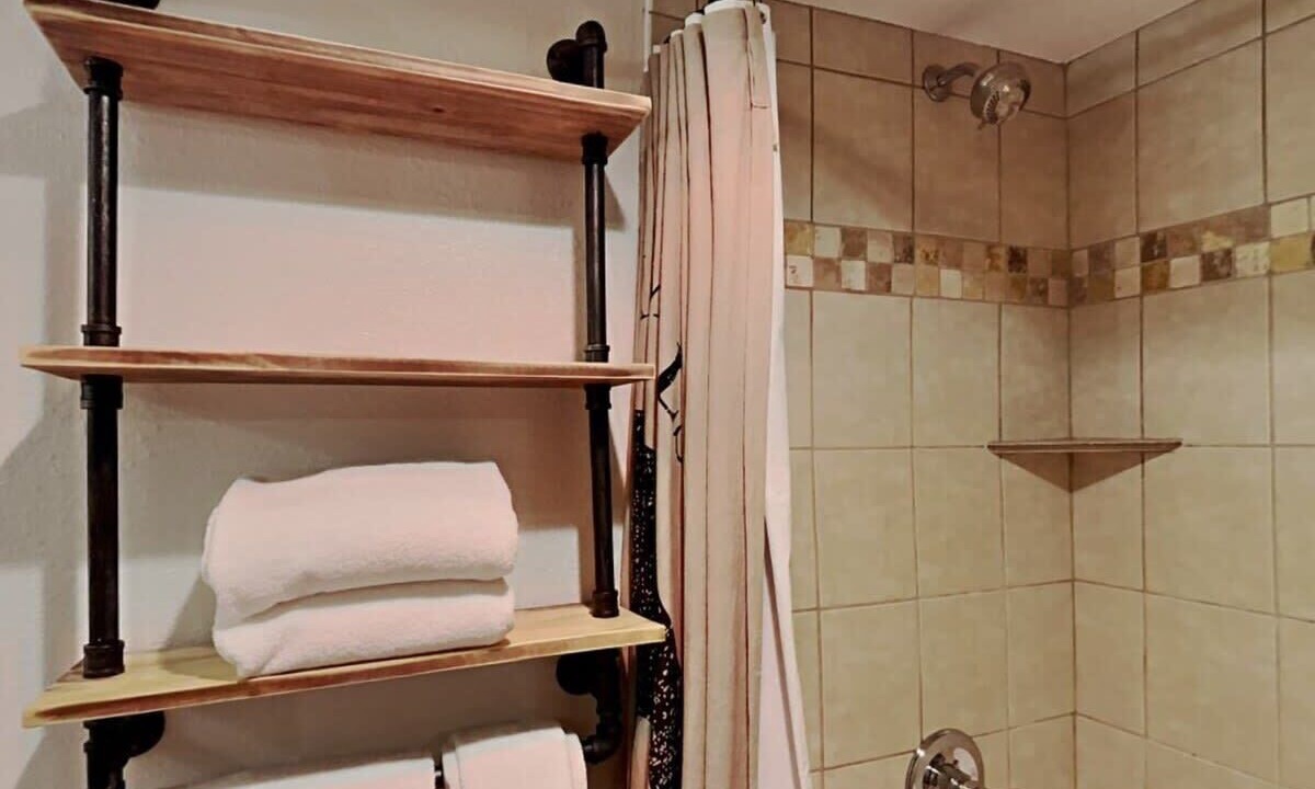 Photo of Bathroom in Peak 8