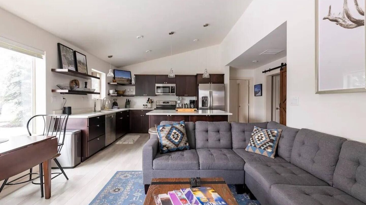 Photo of Livingroom in Victor