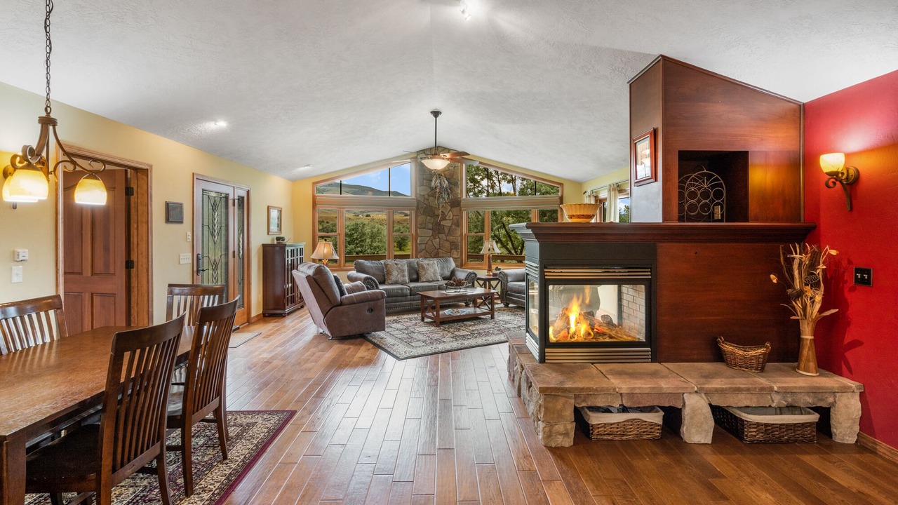 Photo of Livingroom in Emigrant