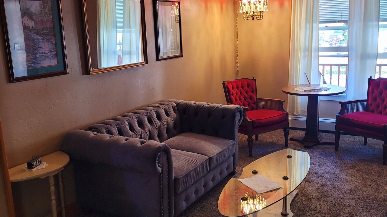 Photo of Livingroom in Deadwood