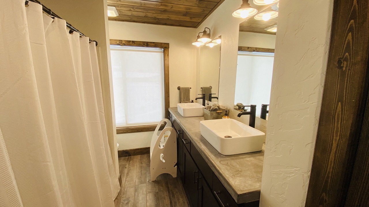 Photo of Bathroom in West Yellowstone