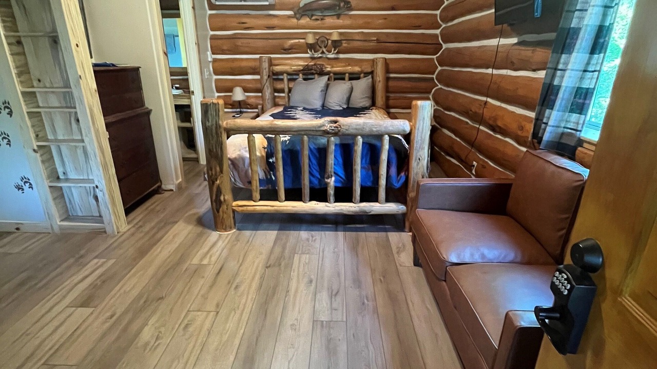 Photo of Bedroom in Salmon